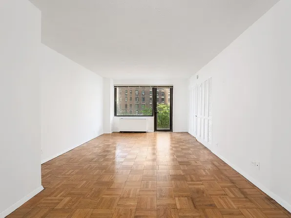 201 W 70th St APT 5E, New York, NY 10023
