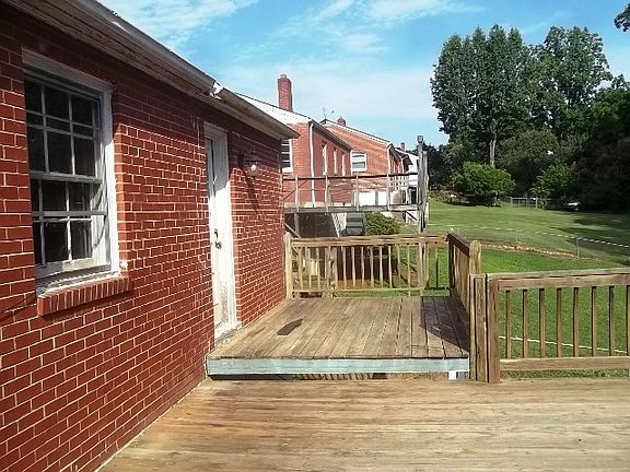 3rd image of 127 Forest Ln