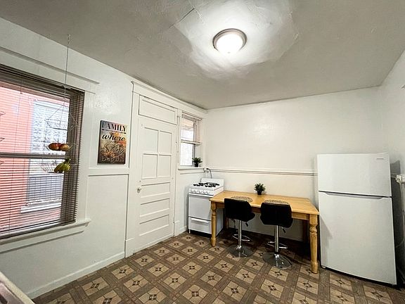 5th image of 2749 Pestalozzi St #2E