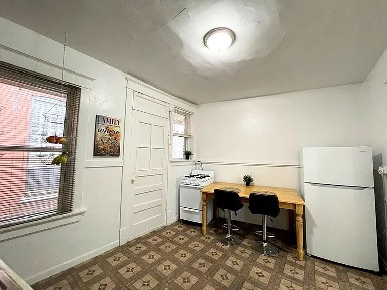 2749 Pestalozzi St #2E — Photo 5