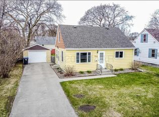 825 17th St S, Fargo, ND 58103