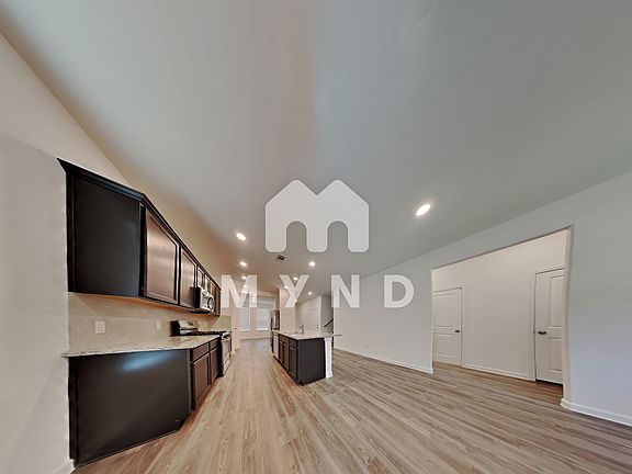 2nd image of 1102 Bulwark Dr