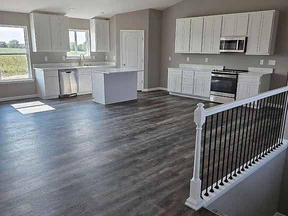 4th image of 100 Shumard Oak Dr