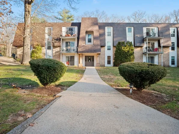 7 Shadowbrook Ln APT 36, Milford, MA 01757