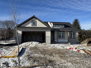 1044 Waterstone Ct, Pewaukee, WI 53072