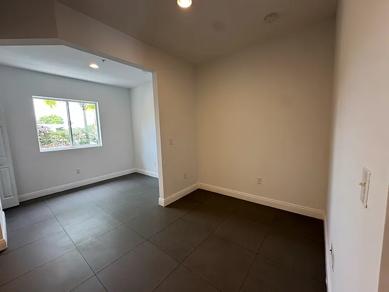 346 NW 35th St #4 — Photo 5