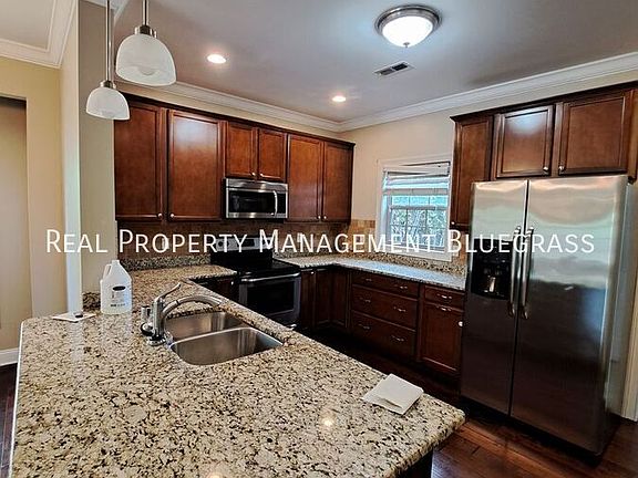 5th image of 3260 Beaumont Centre Cir