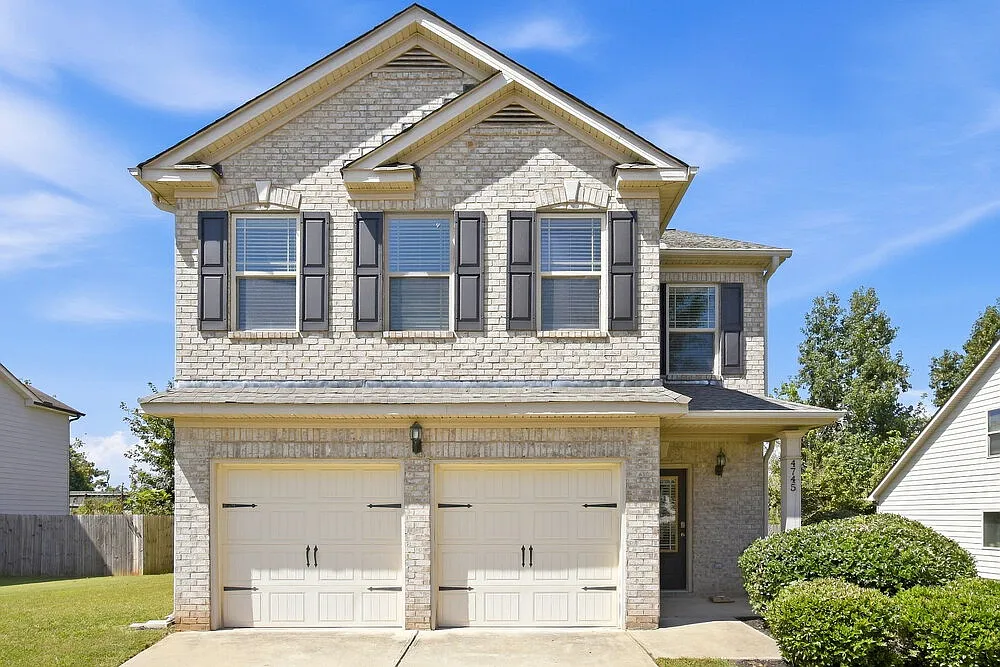 4 bed, 2.5 bath, 2200 sqft, $2,345 — Photo 1