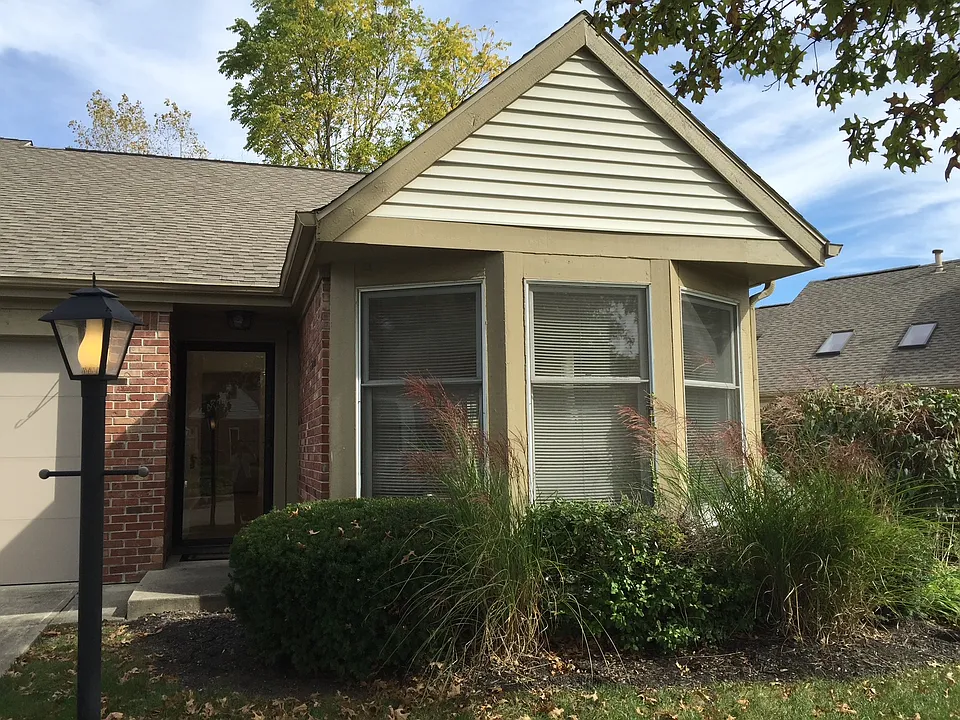 3034 Crimson Ct E