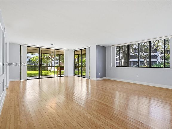 3rd image of 1410 Sheridan St APT 8I