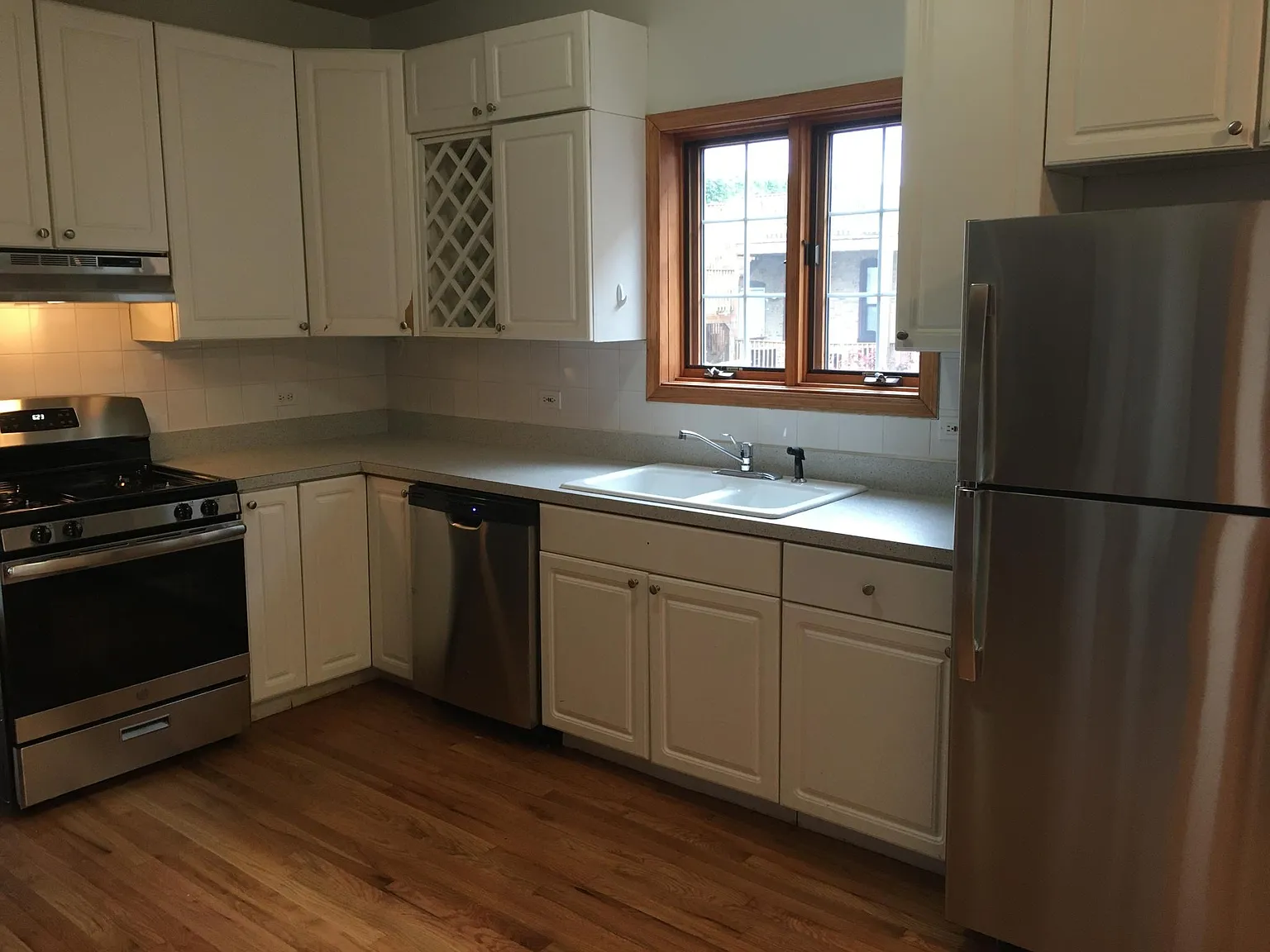 3 bed, 1400 sqft, $3,300 — Photo 4