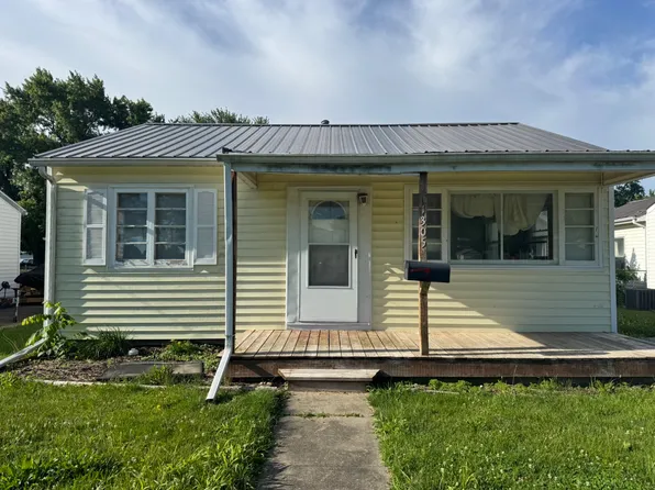 1305 Maple Ave, Mattoon, IL 61938