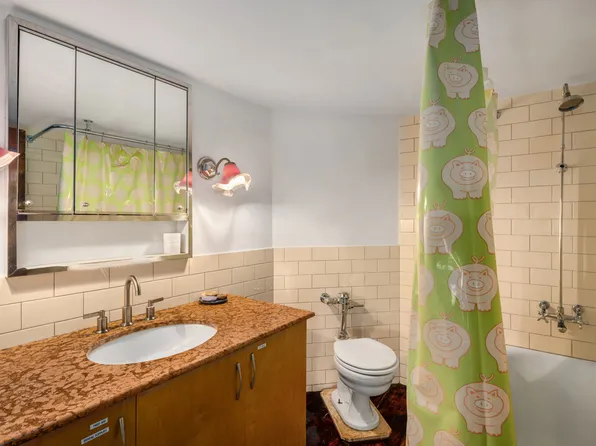 45 Peck Slip image 9 of 10