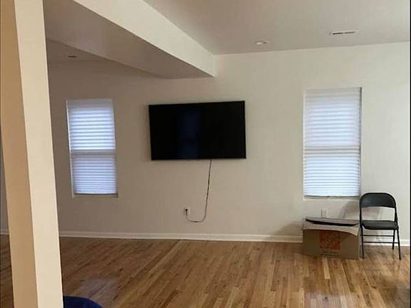 2nd image of 3703 Quincy St