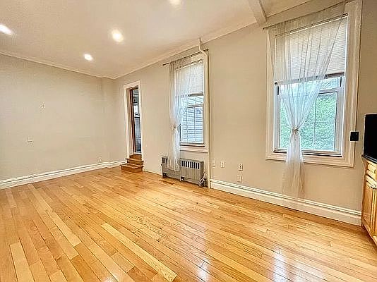 3rd image of 4207 Broadway APT 1