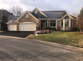 281 Course Dr, Lake In The Hills, IL 60156