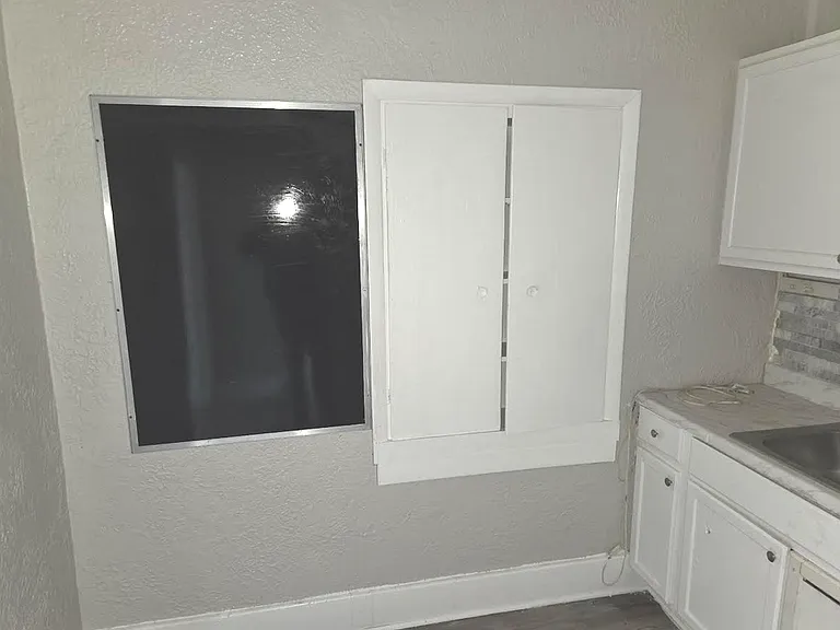 1910 Pine Ave #2 — Photo 8