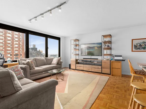 1641 Third Avenue image 1 of 6