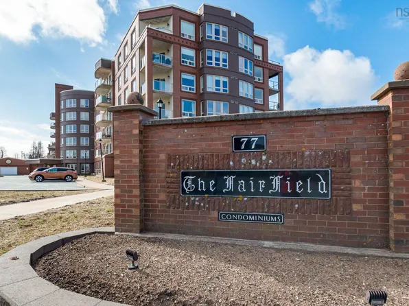 77 Russell Lake Dr #306, Halifax, NS B2W 6R8