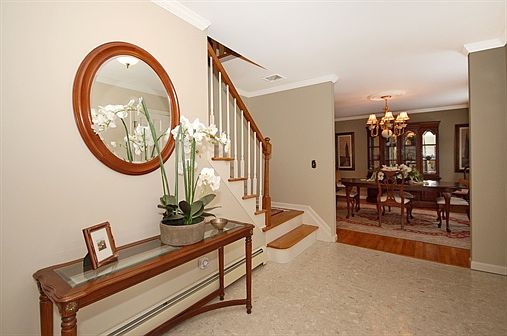 5th image of 63 Estella Ave
