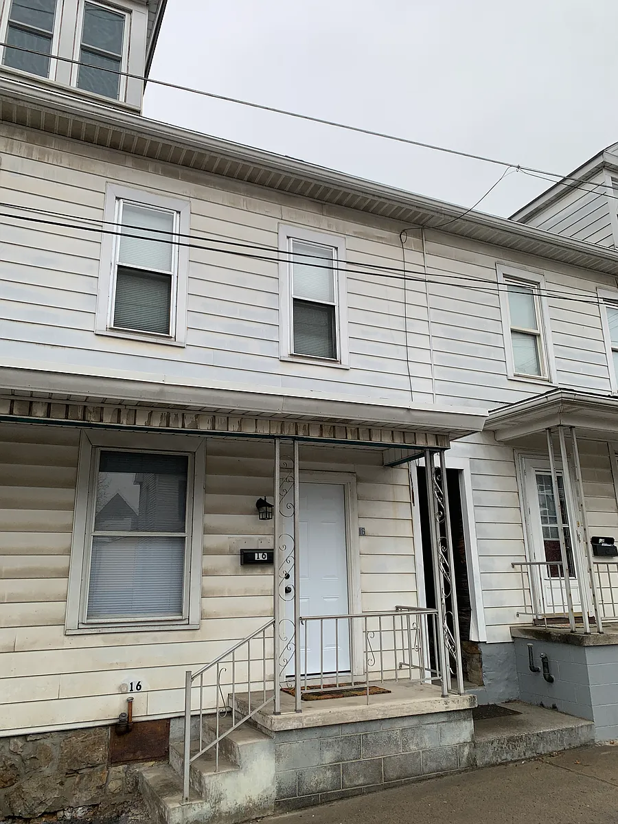 Building Photo - 16 S Walnut St #16