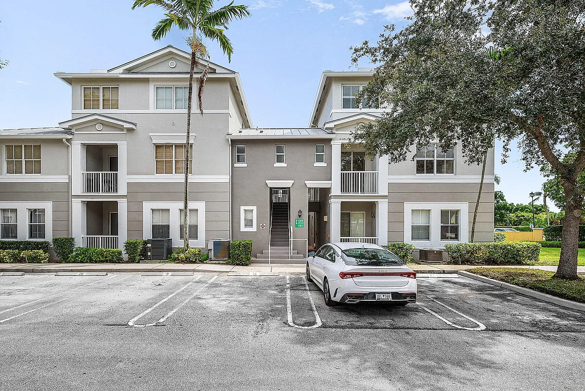 Building Photo - 1008 Shoma Dr #394
