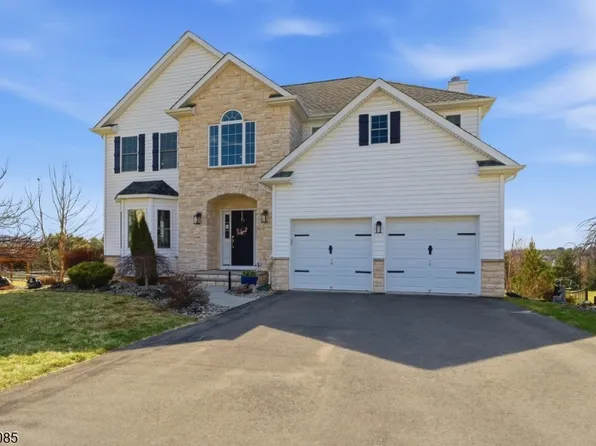 13 Jacob Way, Lopatcong Twp., NJ 08865