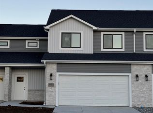1050 Iris Ave, Crete, NE 68333