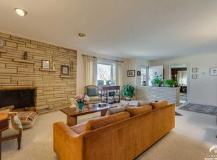 1923 Countryside Ln, Lawrence, KS 66044