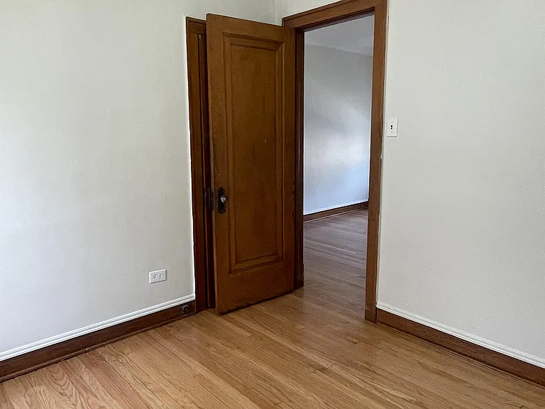 2302 Clarence Avenue - Unit 1W — Photo 9