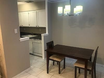 2nd image of 912 Armstrong Ave APT 1