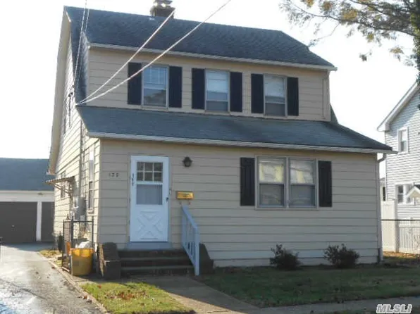 139 5th St, Hicksville, NY 11801