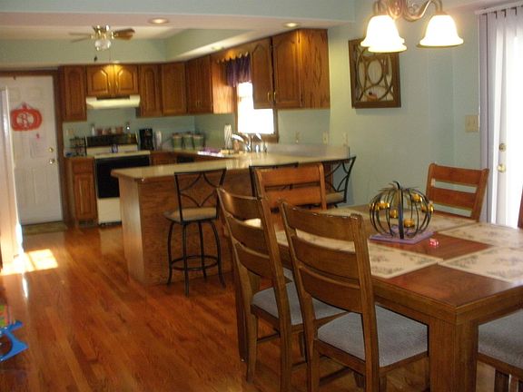 5th image of 194 Chelsea Dr