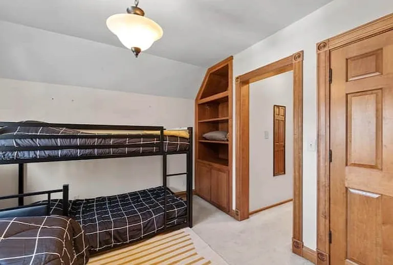 2822 N Shepard Ave #UPPER — Photo 17