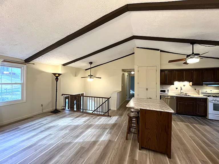 210 Pinehurst Ln — Photo 5
