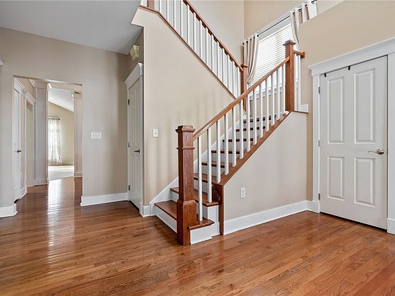 5th image of 228 Berkeley Way