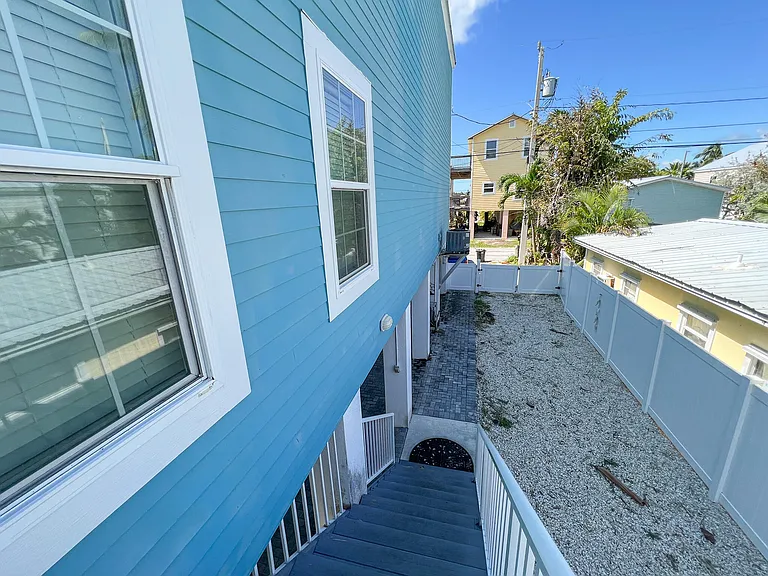 37 Palm Dr — Photo 34