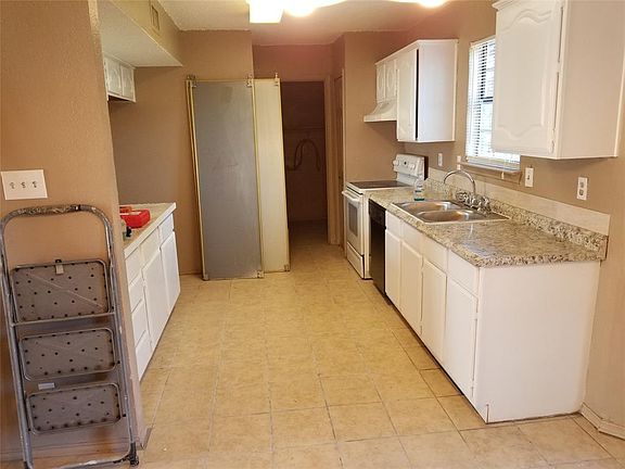 4th image of 3804 O B Crowe Dr