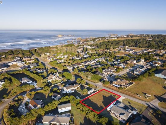 Seabird Dr SW, Bandon, OR 97411