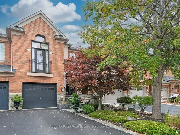 207 Tawny Cres, Oakville, ON L6L 6T4