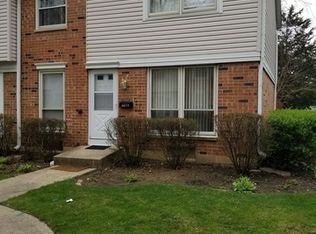 3077 Kingston Ct, Streamwood, IL 60107