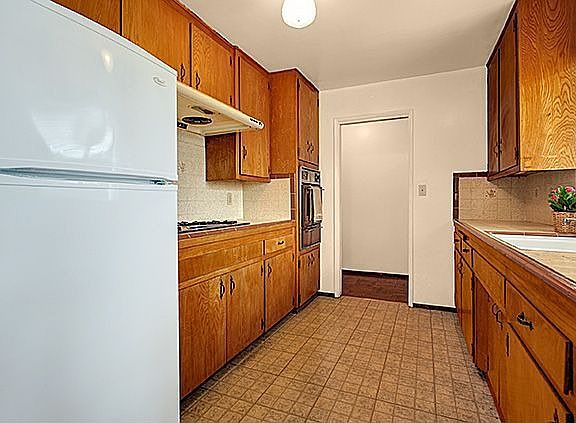 4th image of 6137 Sultana Ave