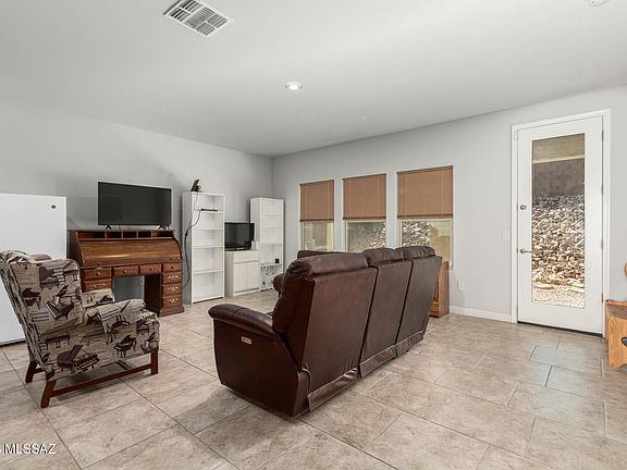 4th image of 503 W Weldon St