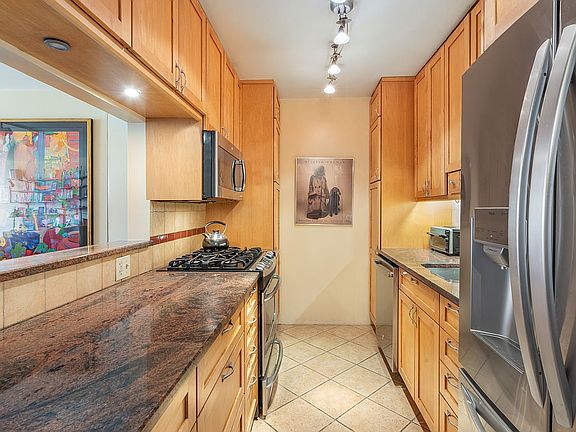 4th image of 330 E 33rd St APT 7C