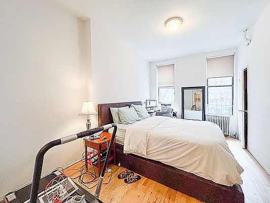 1st image of 337 E 6th St APT 1