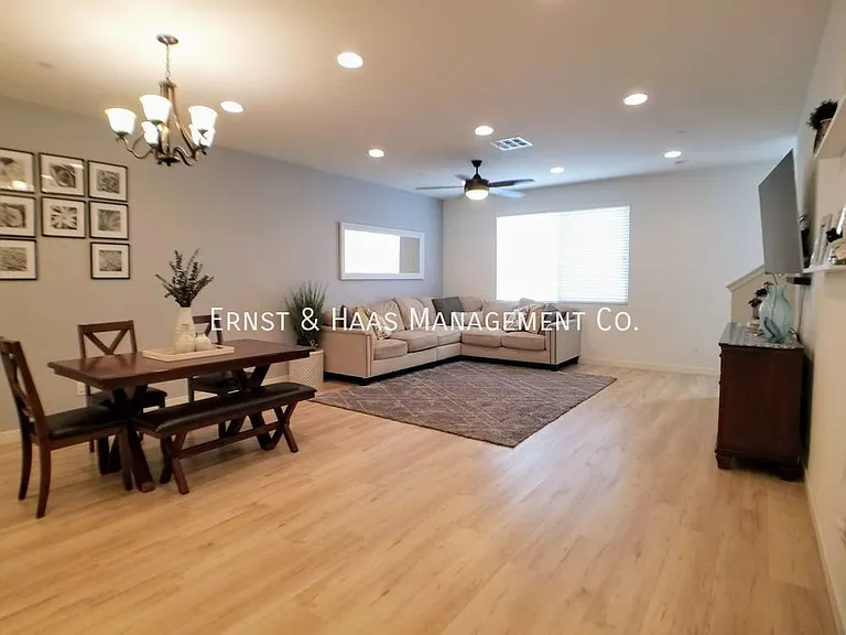 5777 Acacia Ln — Photo 9