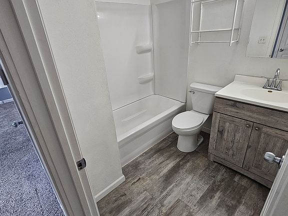 5th image of 209 Briarbrook Ln Unit B
