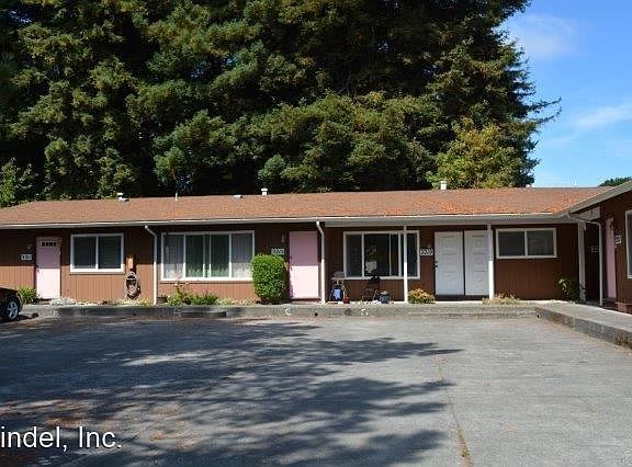 3rd image of 2219 Redwood St