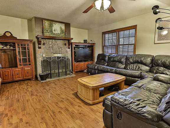 3rd image of 519 Southern Pines Dr