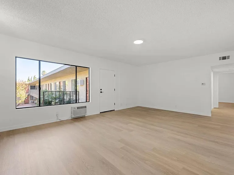 Monterey Apartments — Photo 12